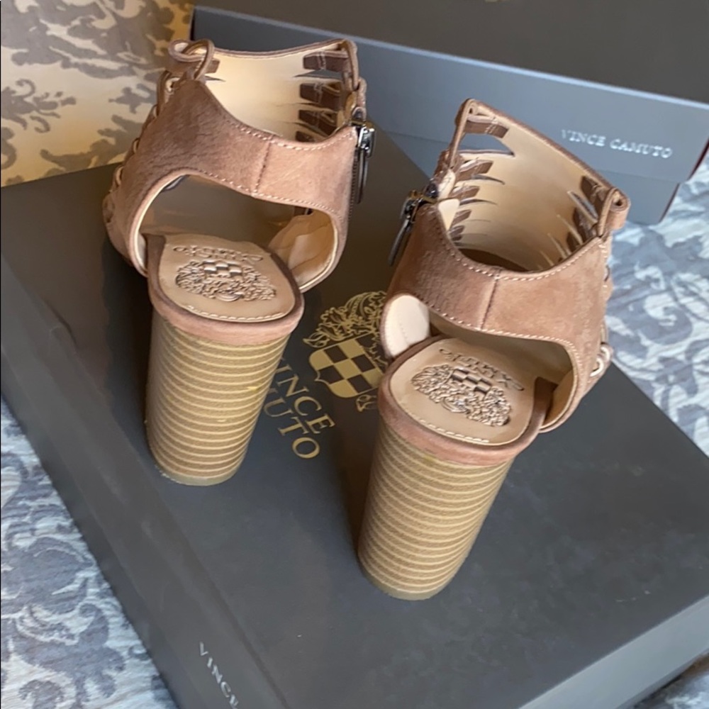 Vince Camuto Briaz Suede Heels Size 7, Like New! - Picture 3 of 8